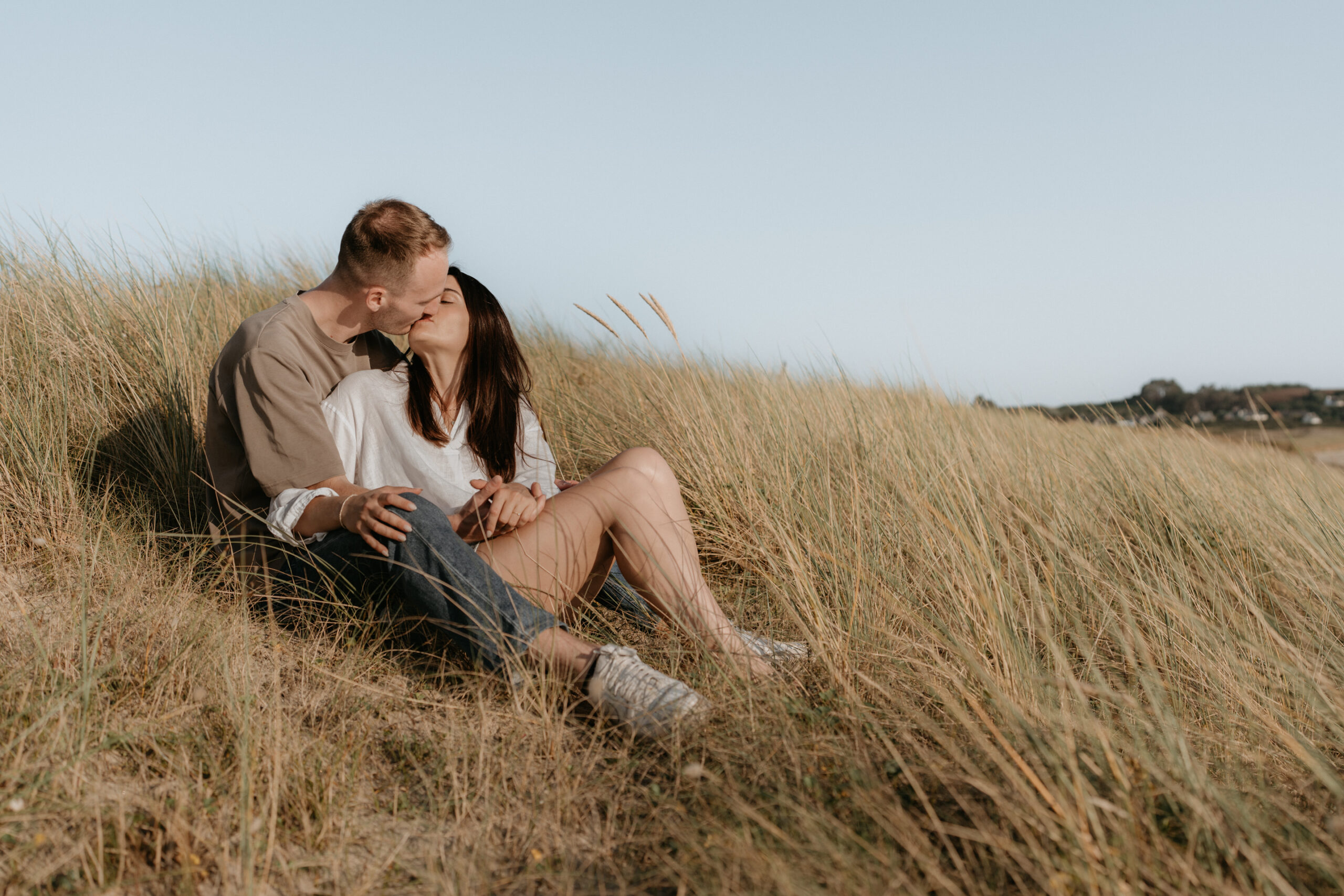 Photographe séance engagement photo couple Finistère Bretagne Crozon