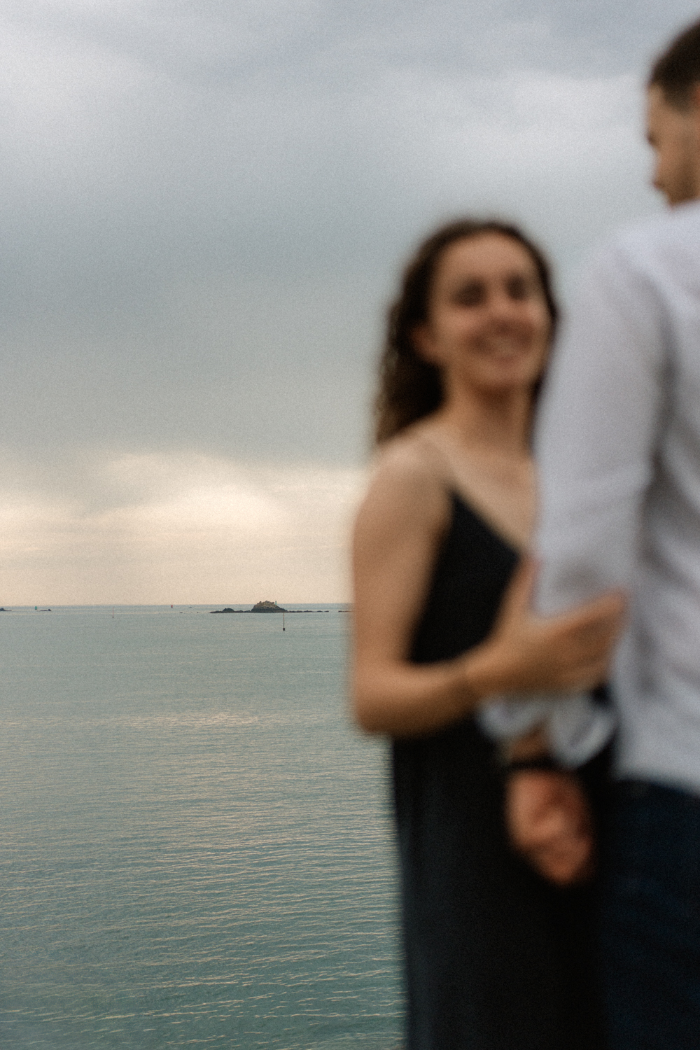 Séance photo couple Bretagne Photographe séance engagement côte d'Émeraude