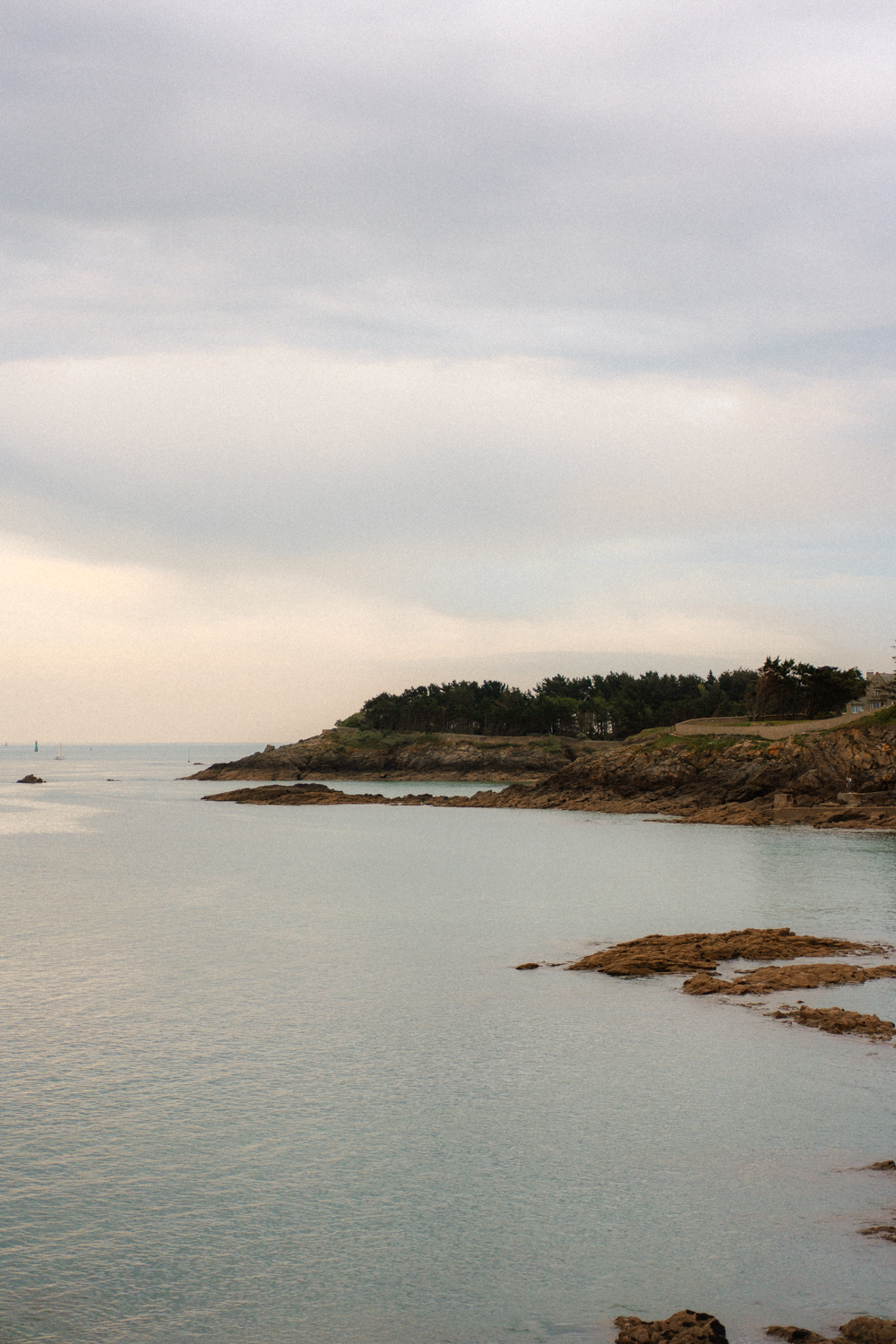 Séance photo couple Bretagne Photographe séance engagement côte d'Émeraude