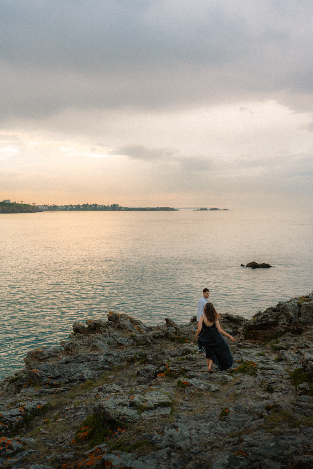 Séance photo couple Bretagne Photographe séance engagement côte d'Émeraude