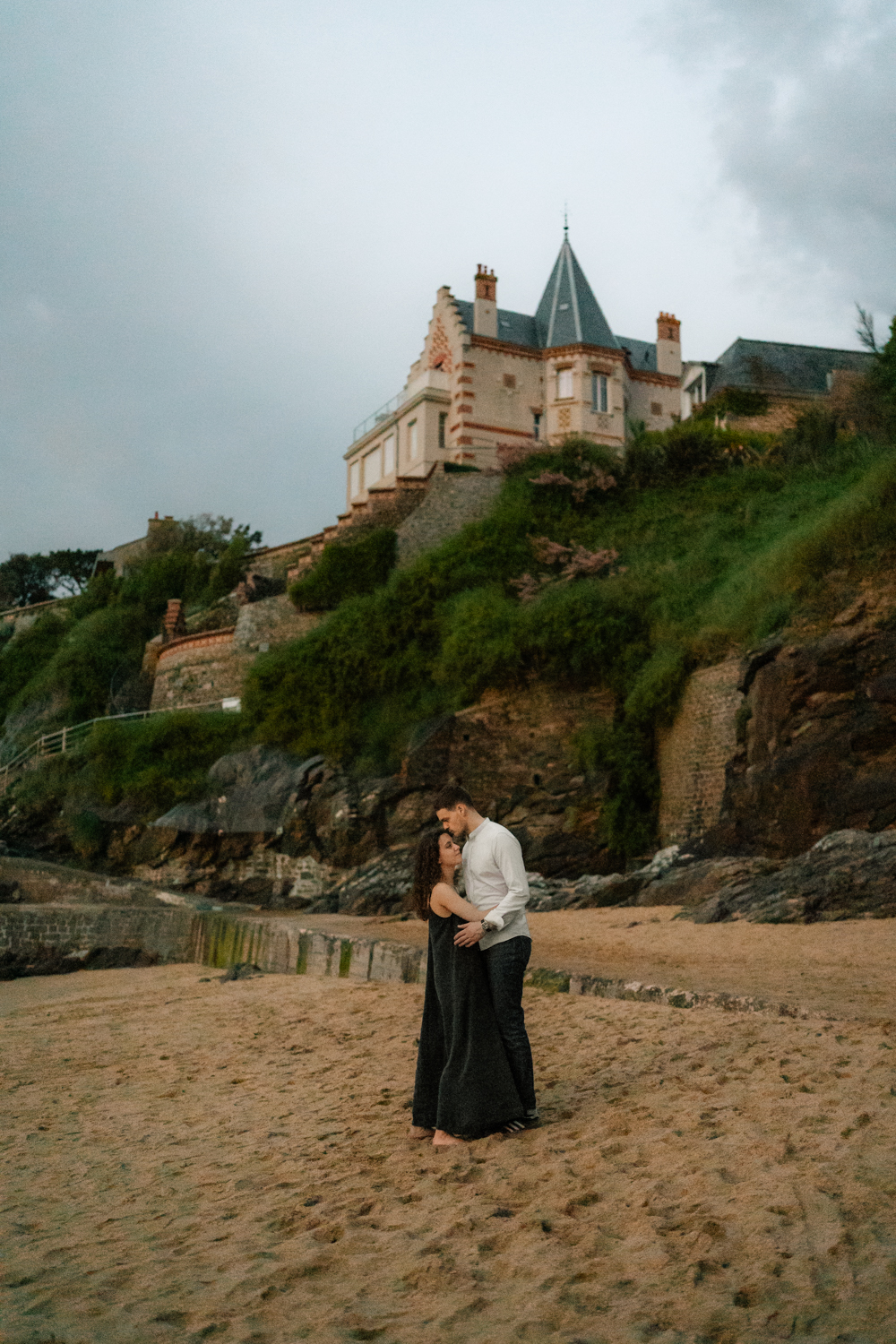 Séance photo couple Bretagne Photographe séance engagement côte d'Émeraude