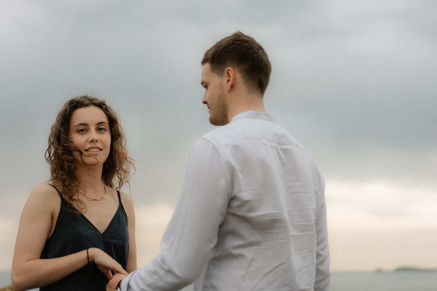 Séance photo couple Bretagne Photographe séance engagement côte d'Émeraude