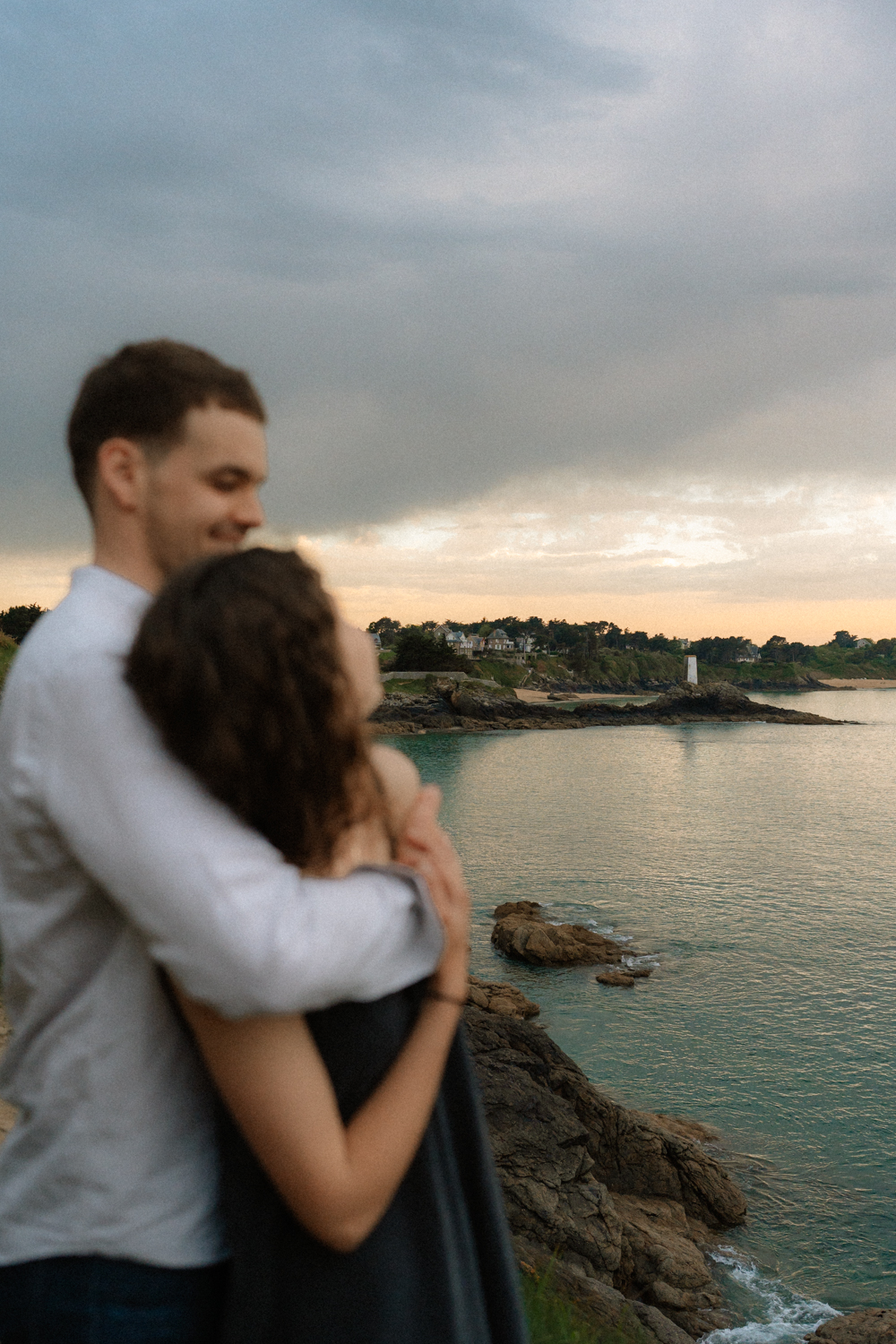 Séance photo couple Bretagne Photographe séance engagement côte d'Émeraude