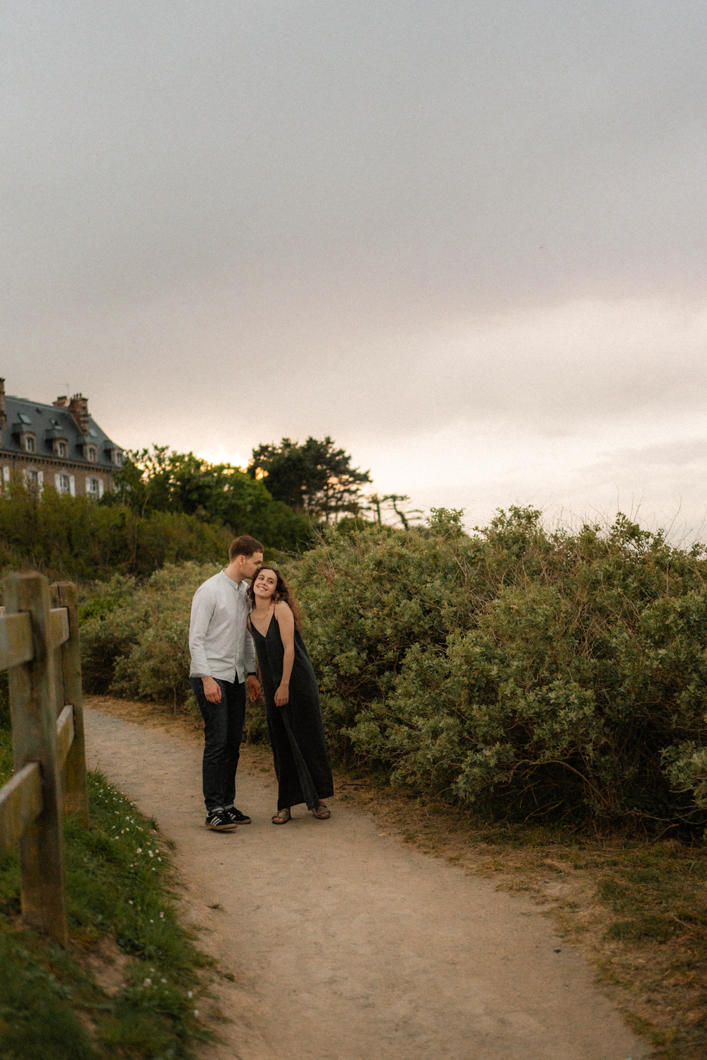 Séance photo couple Bretagne Photographe séance engagement côte d'Émeraude