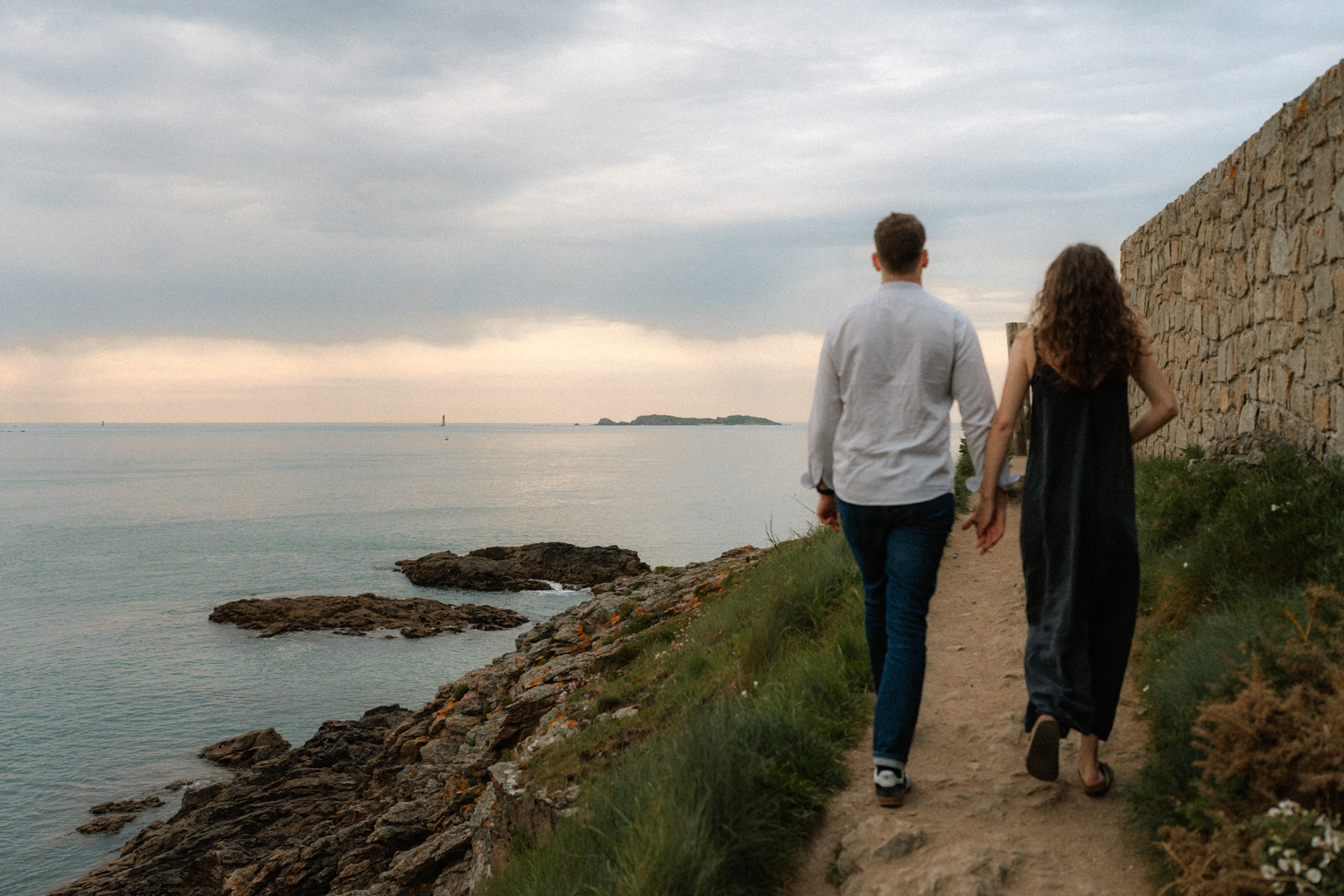 Séance photo couple Bretagne Photographe séance engagement côte d'Émeraude