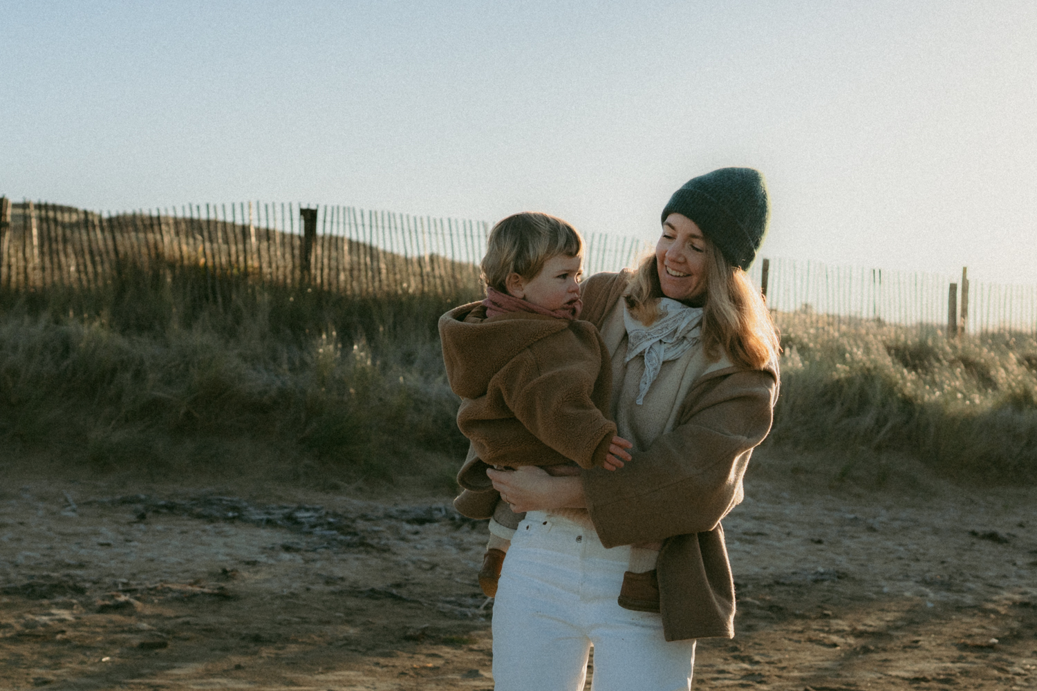 Photographe-Famille-Finistère-FannyJzql-32 Séance photo famille plage hiver Finistère