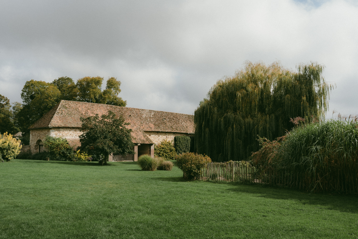 Photographe-Mariage-Paris-DomainedeMauvoisin-FannyJzql2 Photographe Mariage Documentaire Paris Domaine de Mauvoisin