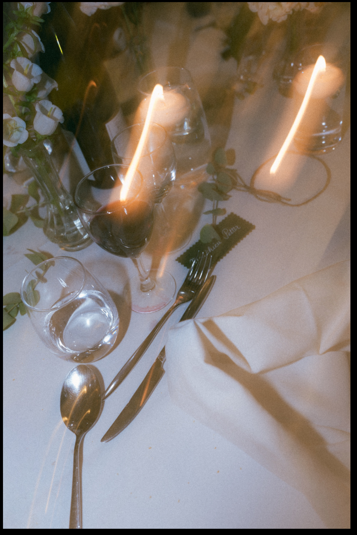 Table des mariés pendant la soirée