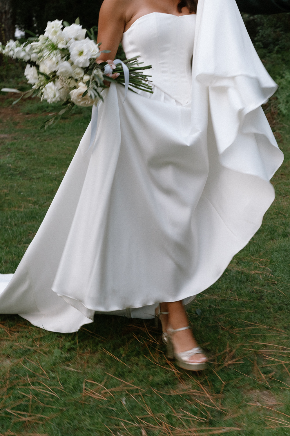 Mariée qui marche