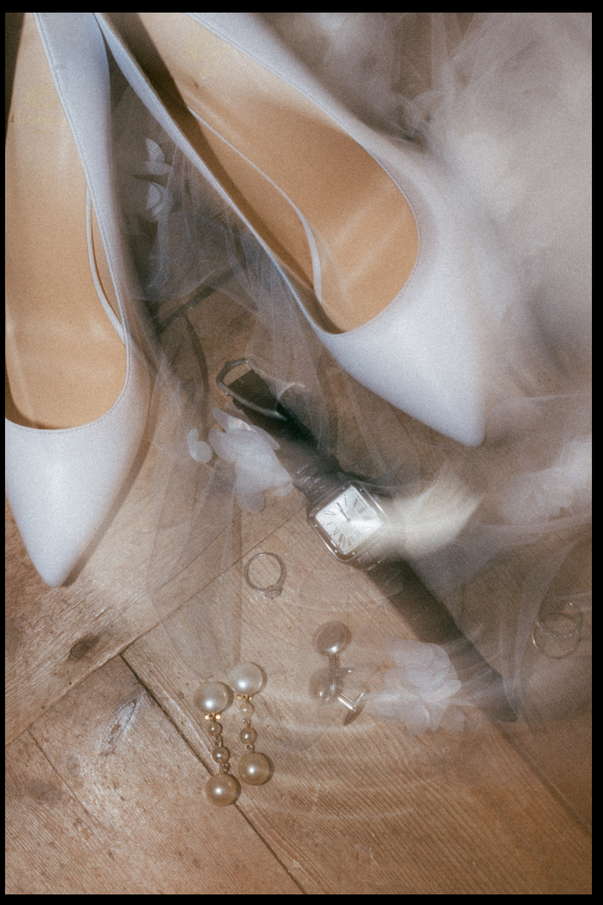 Détails des mariés avant pour leur mariage, bijoux, chaussures